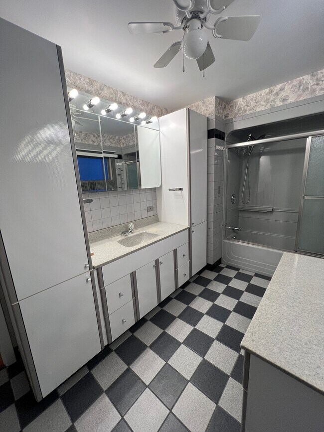 Building Photo - 8323 Niles Center Rd