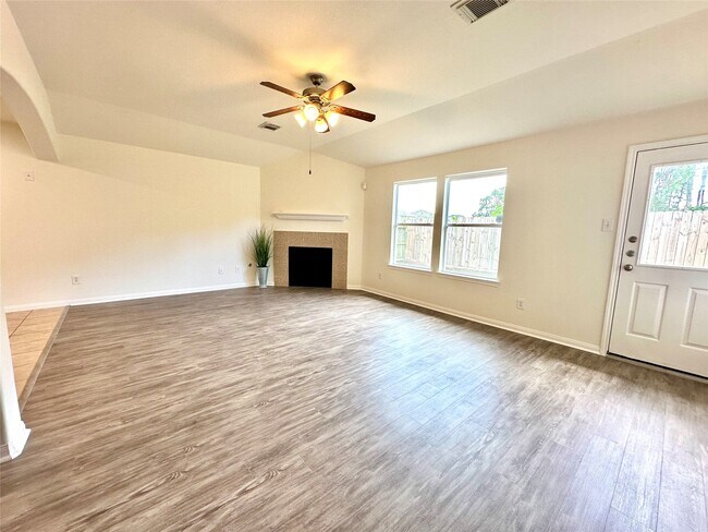 Building Photo - 25311 Clover Ranch Dr