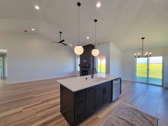 Building Photo - 4705 Corinth Dr
