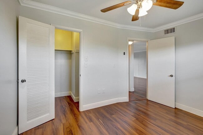 Building Photo - 8225 Sunrise Lakes Dr N