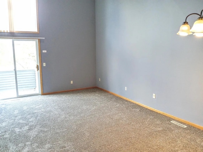 Building Photo - 670 Kingfisher Ln