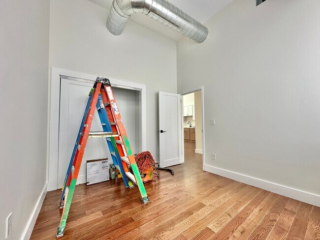 Building Photo - 402 Crown St