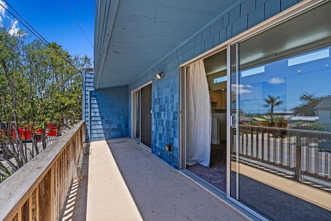 Building Photo - 308A Estrella Ave