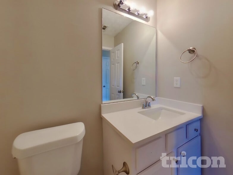 Building Photo - 660 Tipperary Rd