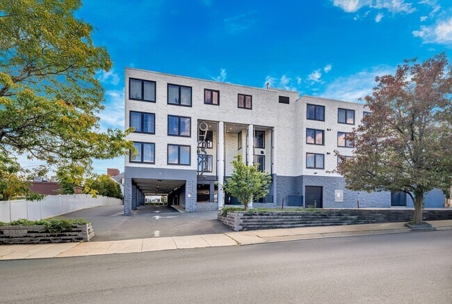 Building Photo - 932 Broadway