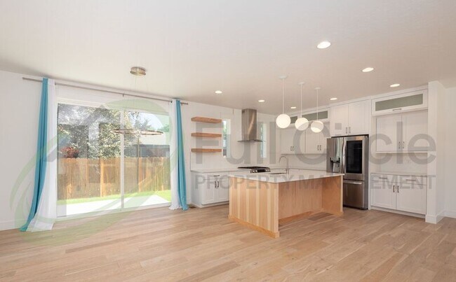 Building Photo - 1624 W Cyrus St