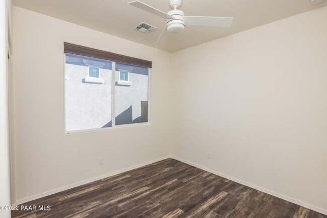 Building Photo - 1385 Warbler Wy