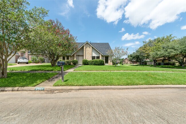 Building Photo - 2902 Field Line Dr