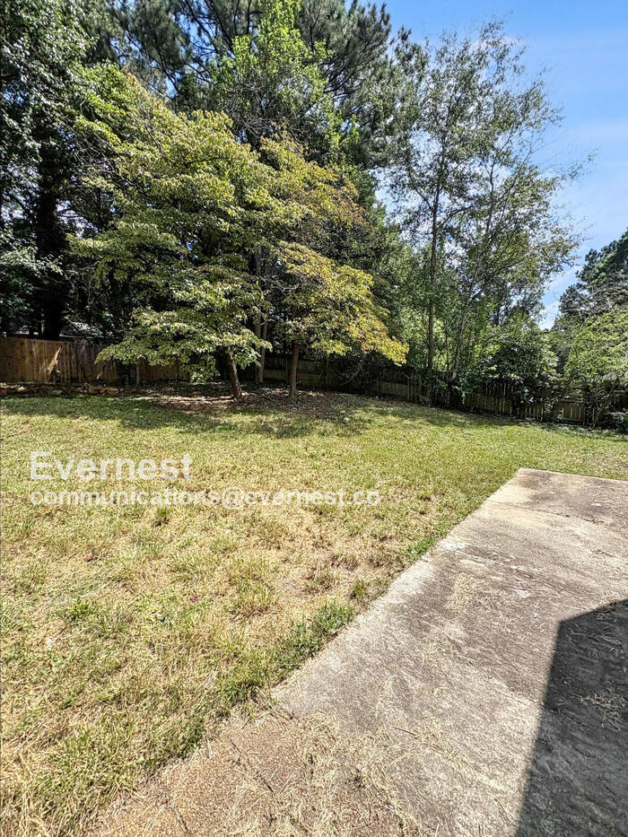 Building Photo - 8572 Glenwoods Dr