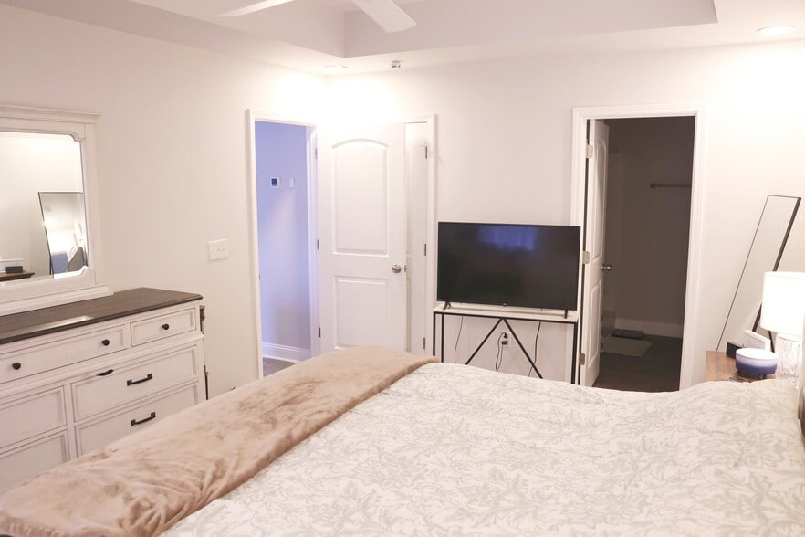 Building Photo - 1701 Tuxedo Junction Rd