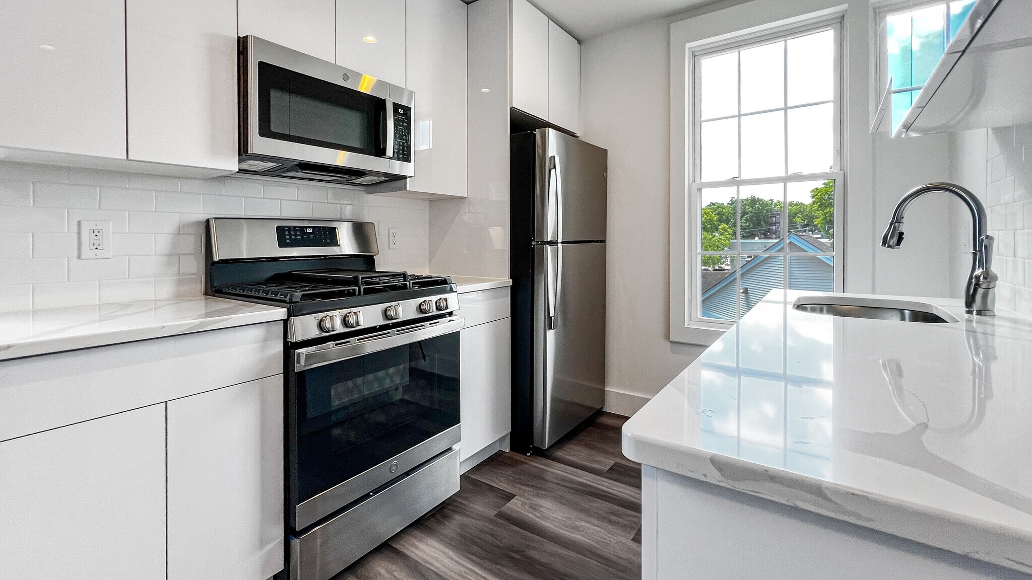 Stainless Steel Appl - 75 Oak St