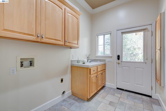 Building Photo - 2779 E Ruby Hill Dr