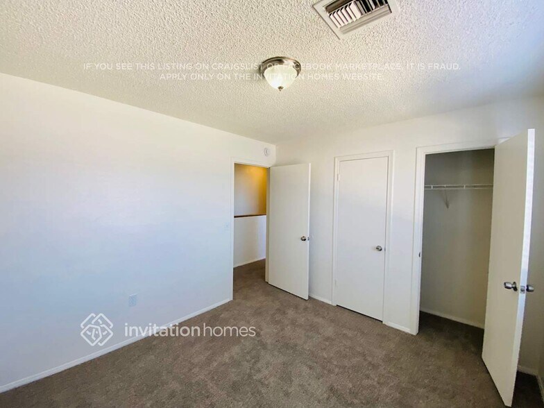 Building Photo - 501 N Red Rock St