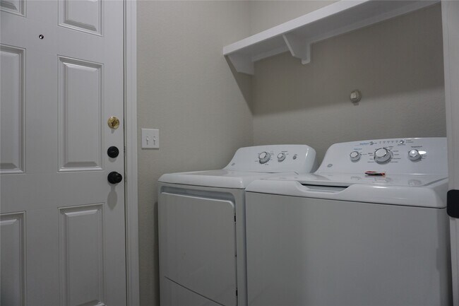 Building Photo - 11514 Persimmon St