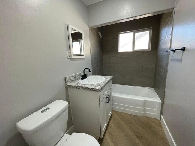 Building Photo - Multi Generation Home 4 Bedroom 3 Bath