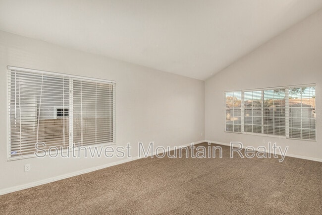 Building Photo - 1523 S Vine St