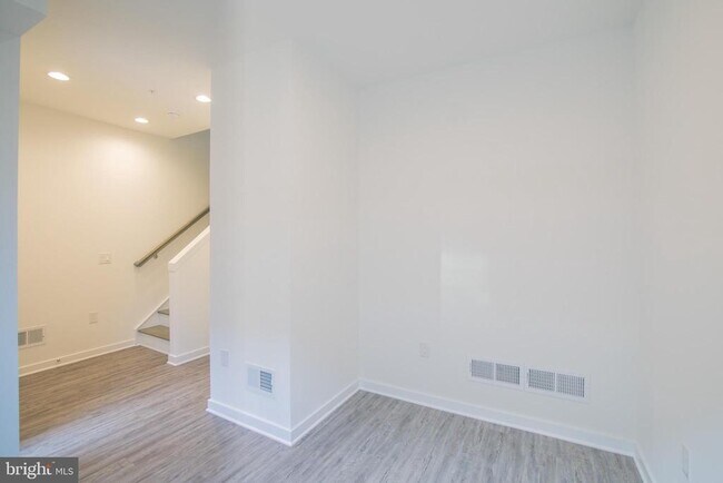 Building Photo - 3013 Evergreen Walk