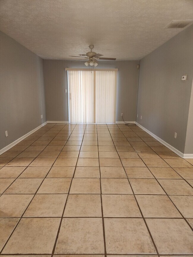 Building Photo - Tranquility and Space just 4 You!