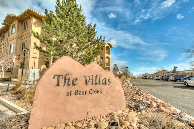 Building Photo - 2 bedroom Townhome near Bear Creek Park