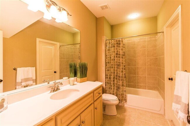 Building Photo - HOME FOR SALE or rent Gorgeous executive h...