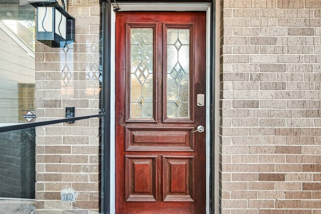 Building Photo - 13925 Hollowgreen Dr