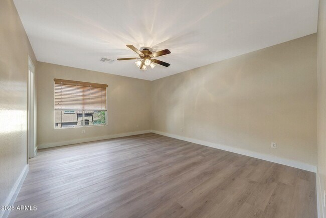 Building Photo - 9423 W Monte Vista Rd