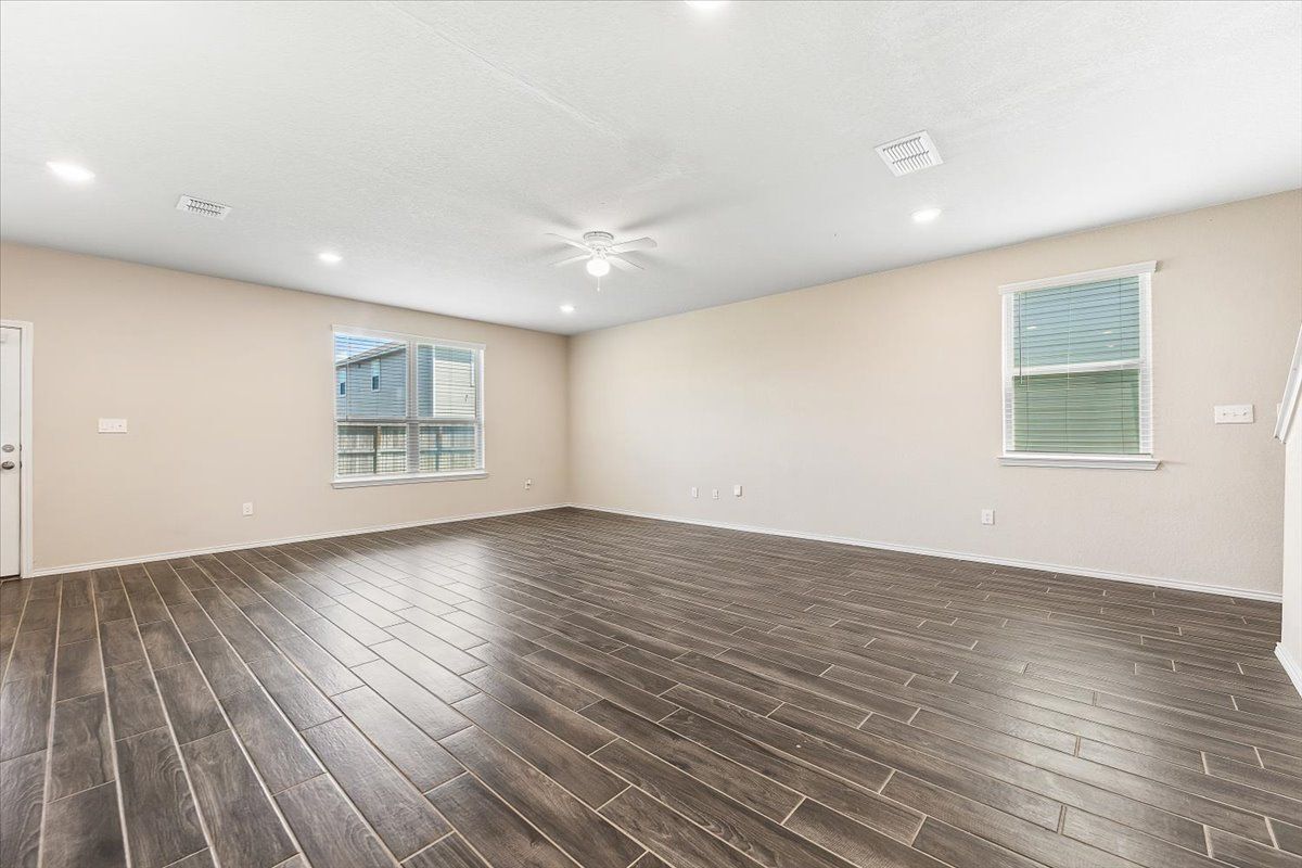 Building Photo - 2521 Ayers Dr