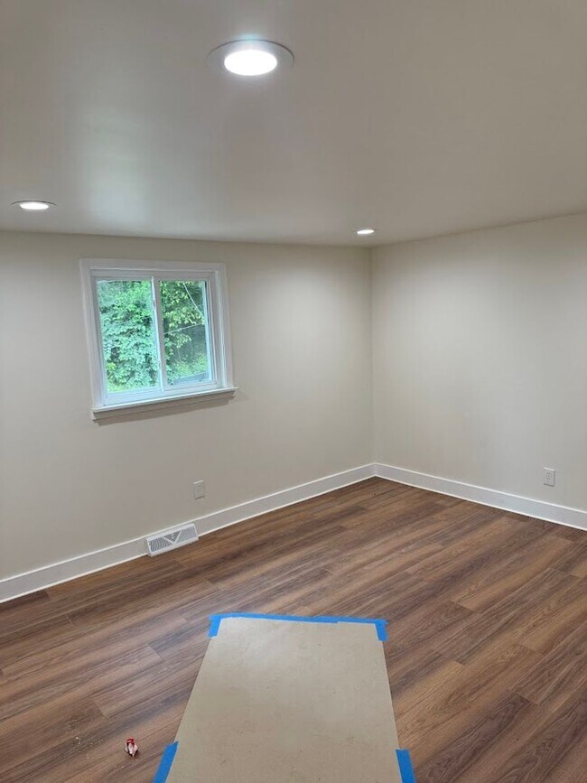 Building Photo - 420 Tintsman Ave