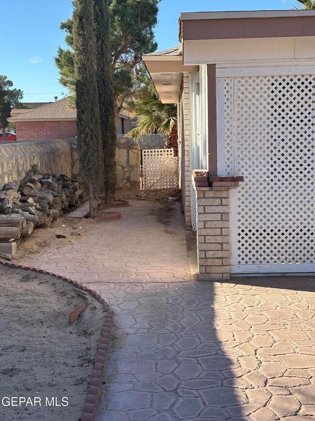 Building Photo - 13981 Veny Webb St