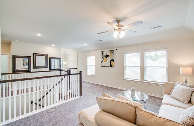 Building Photo - 27817 Ellie Oak Ln