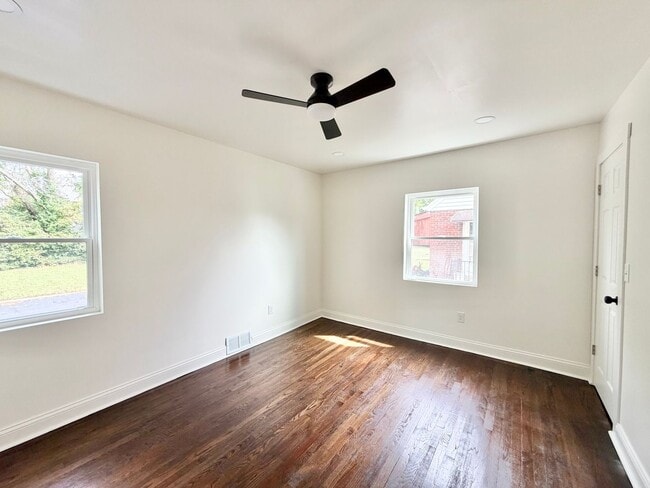 Building Photo - 3036 S Hegry Cir