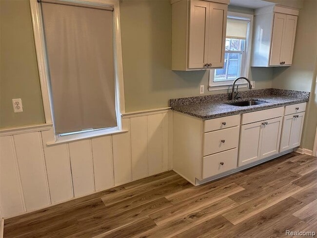 Building Photo - 110 Hamata Ave