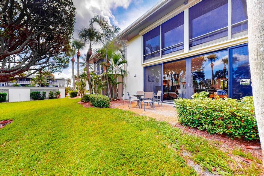 Building Photo - 6400 Flotilla Dr