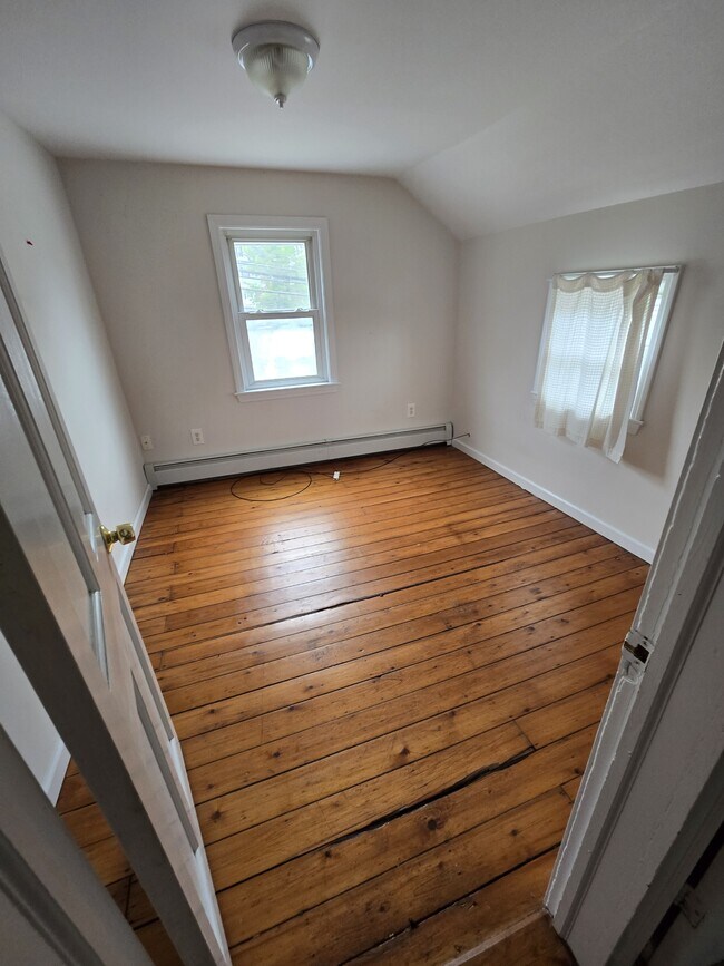 Building Photo - 257 Litchfield St