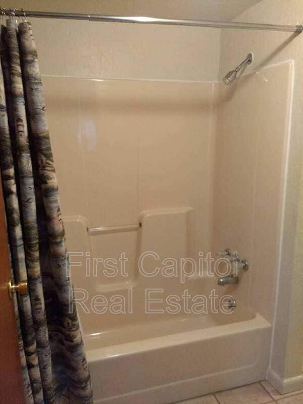 Building Photo - 132 N Main St