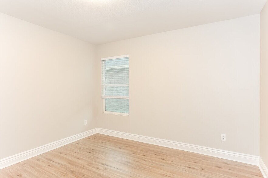 Building Photo - 8126 Stowe Springs Ln