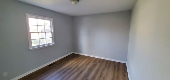 Building Photo - 2 Bedroom House