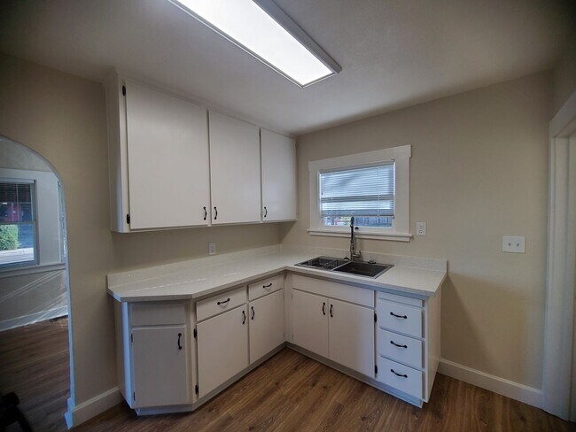 Building Photo - Action Properties R.E.S. Inc offering Central Roseville 2 Bed, 1bath  Carport Parking, Large yard...