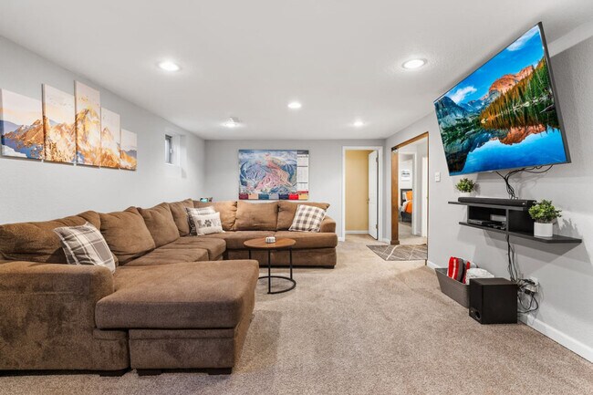 Building Photo - 6029 Iris Way