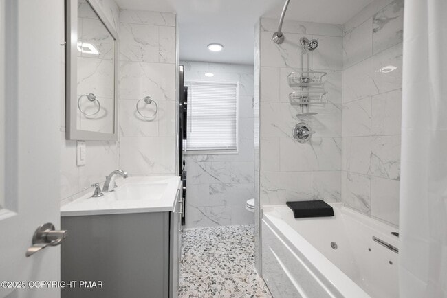 Building Photo - 202 Palomino Pl