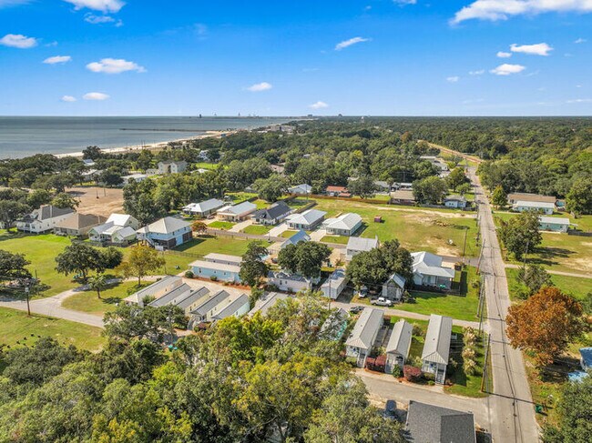 Building Photo - 171 Paradise Ave