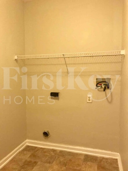 Building Photo - 11521 Stoeppelwerth Dr