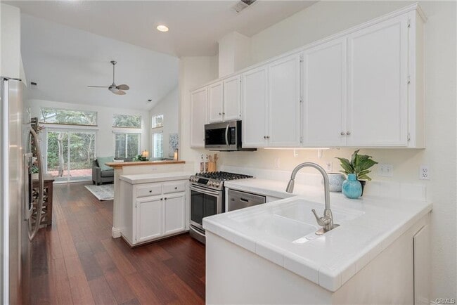 Building Photo - 7 Heartwood Ct