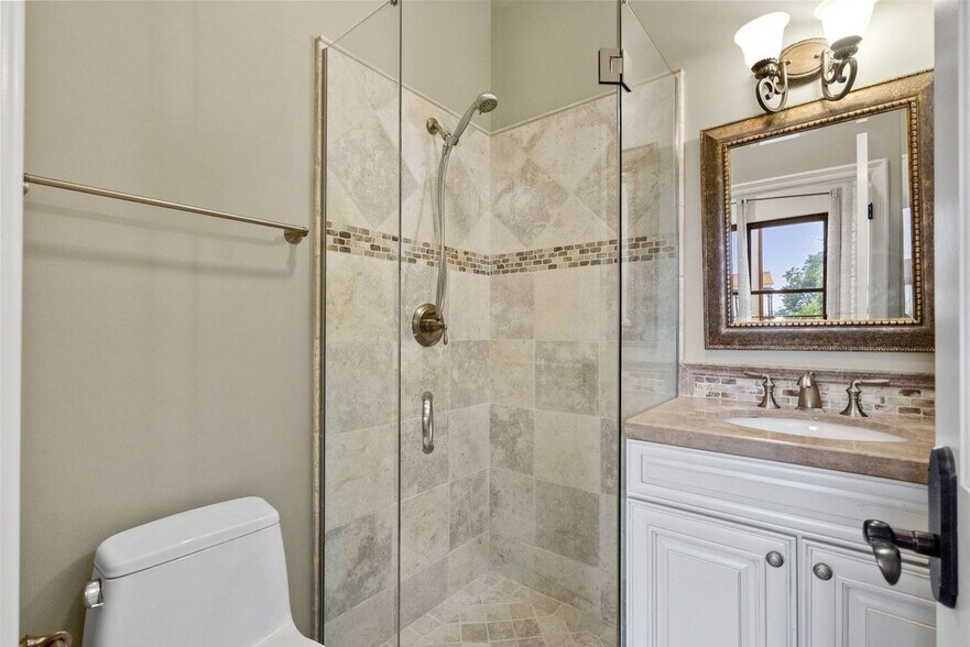 Building Photo - 512 Lakeview Way