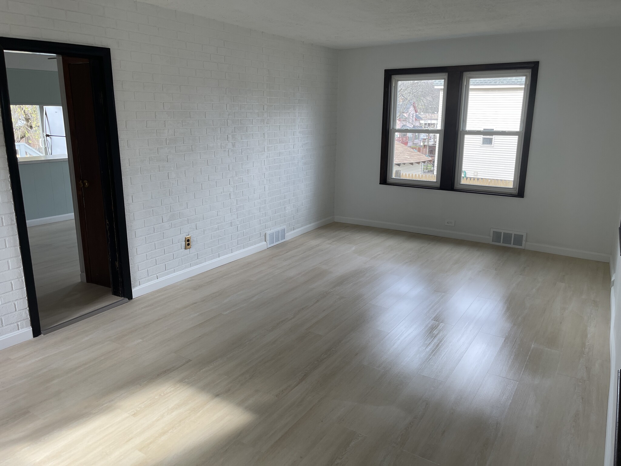 Building Photo - 8 Dalton St