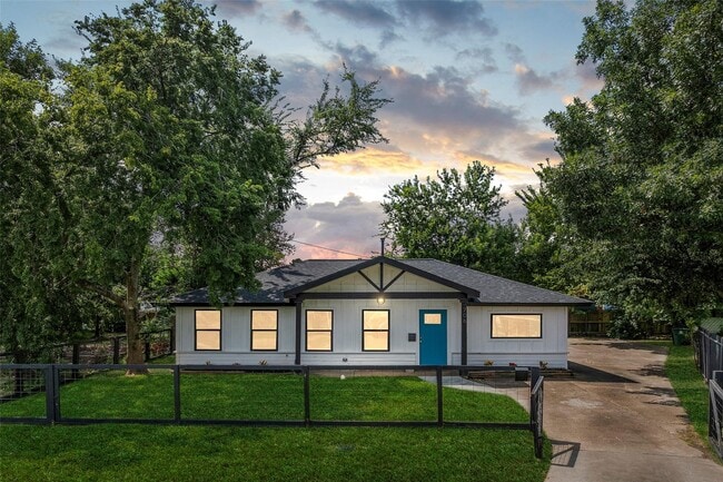 Building Photo - 706 Jerry St