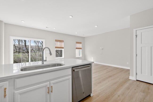 Building Photo - 1085 Duncan St