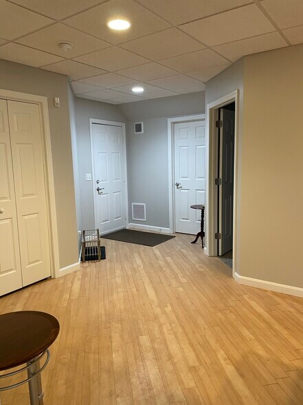 Entrance - 868 Ledgewood Dr