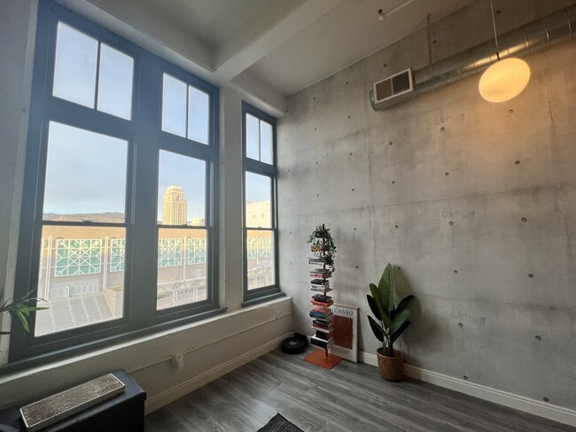 Building Photo - 163 W 200 S