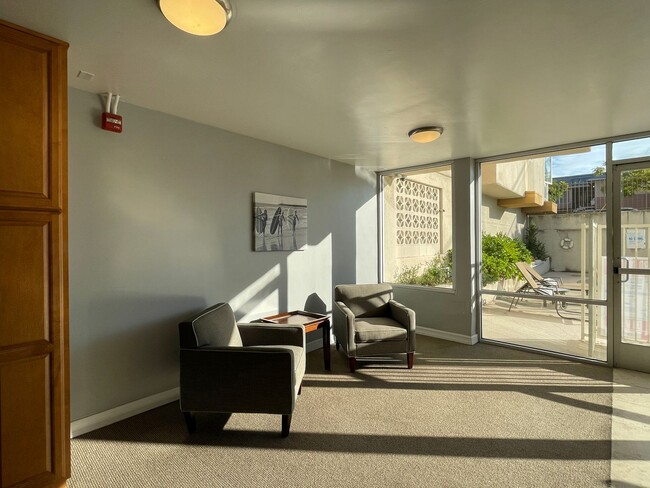 Building Photo - Beautiful Remodeled Condo In North Park w/...